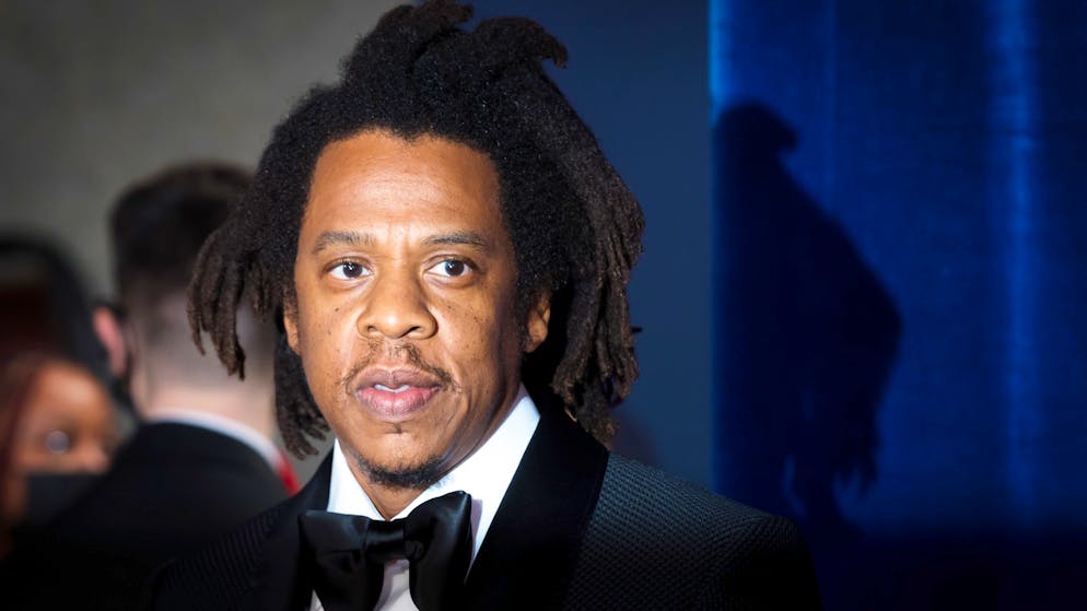 «Tentative de chantage». Le rappeur Jay-Z accusé d'avoir violé une adolescente avec P. Diddy