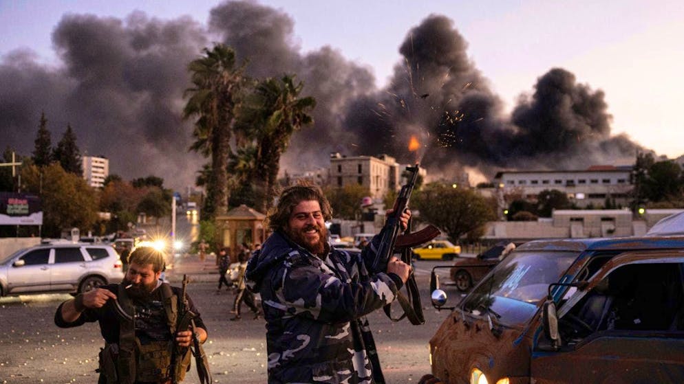 dpatopbilder - People shoot in the air as they celebrate the fall of the Syrian government in Damascus. Photo: Ugur Yildirim/DIA Photo/AP/dpa