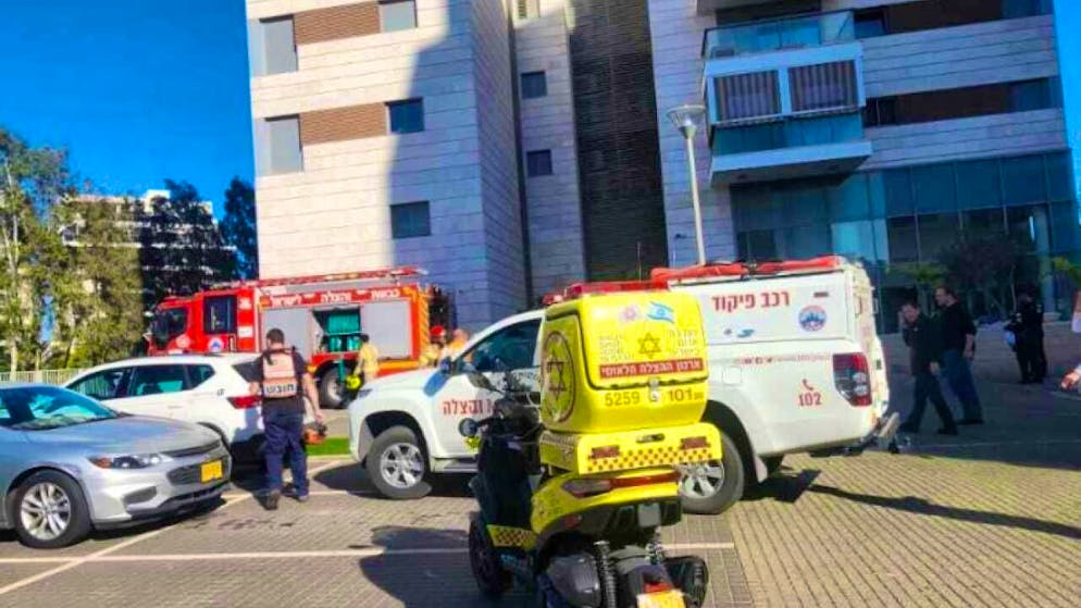 HANDOUT - A drone apparently sent from Yemen has crashed into a house. Photo: -/Magen David Adom/dpa - ATTENTION: For editorial use only in connection with current reporting and only with full attribution to the above credit