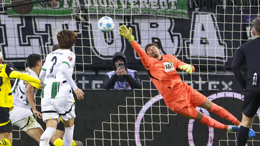 Gregor Kobel dans ses oeuvre samedi à Mönchengladbach.