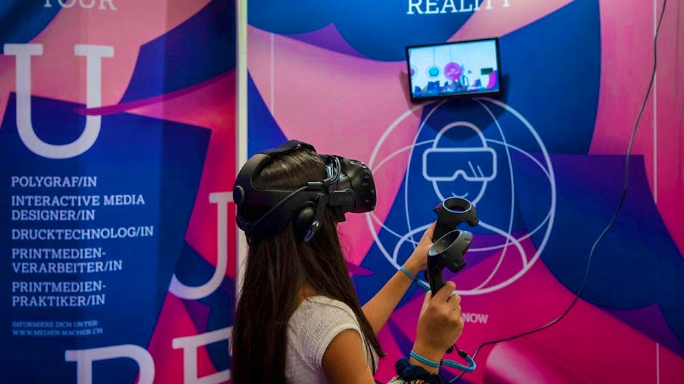 Apprentices in the graphic arts industry can expect to receive 100 francs more per apprenticeship year from 2025. (symbolic image)