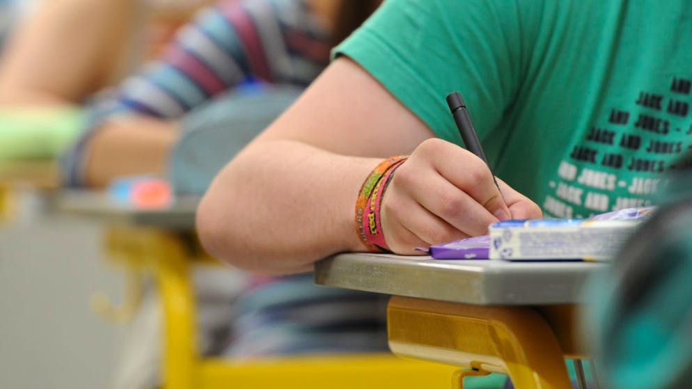 Prüfungen an Schulen - auch ein knappes Nichtbestehen bleibt ein Nichtbestehen, hält das Zürcher Verwaltungsgericht fest. (Symbolbild)