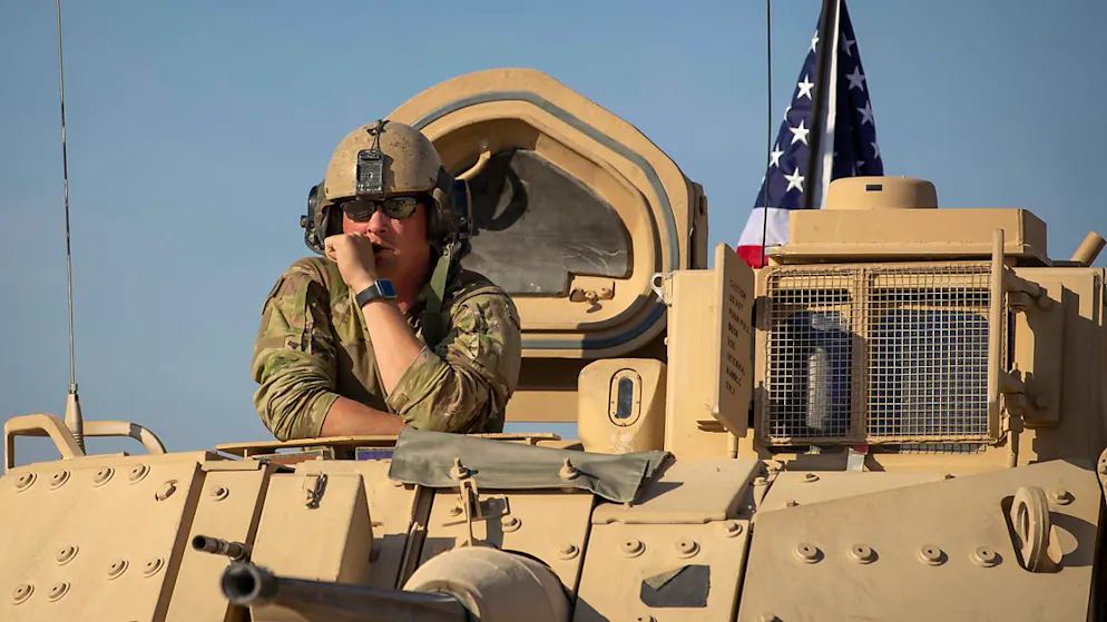 ARCHIV - Ein Oberkommandeur der US-Koalitionstruppen teilte mit, dass die Partnerschaft mit syrisch-kurdischen Truppen nach wie vor stark sei und man sich trotz zunehmender Übergriffe der Türkei auf kurdische Gebiete, auf die Bekämpfung des IS konzentriere. Foto: Darko Bandic/AP/dpa
