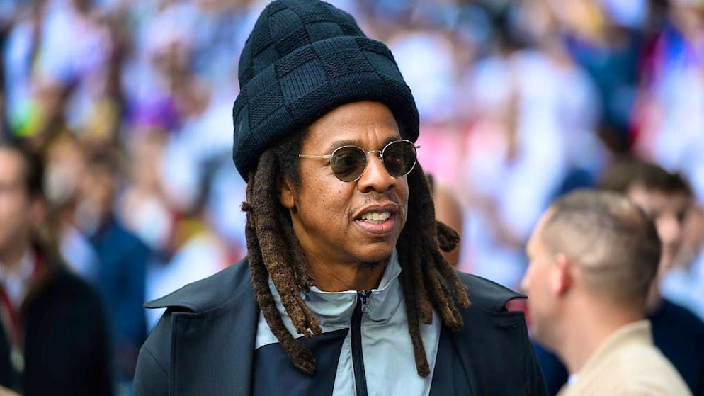 ARCHIVE - Football: Champions League, Borussia Dortmund - Real Madrid, Final, Wembley Stadium, Rapper Jay-Z stands in the stadium. Photo: Robert Michael/dpa
