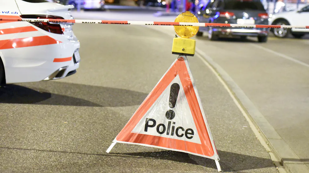 Une femme de 28 ans a été percutée dans sa voiture samedi soir par un autre véhicule sur la bande d'arrêt d'urgence de l'autoroute A1 entre Ecublens et Morges-Est (image d’illustration).