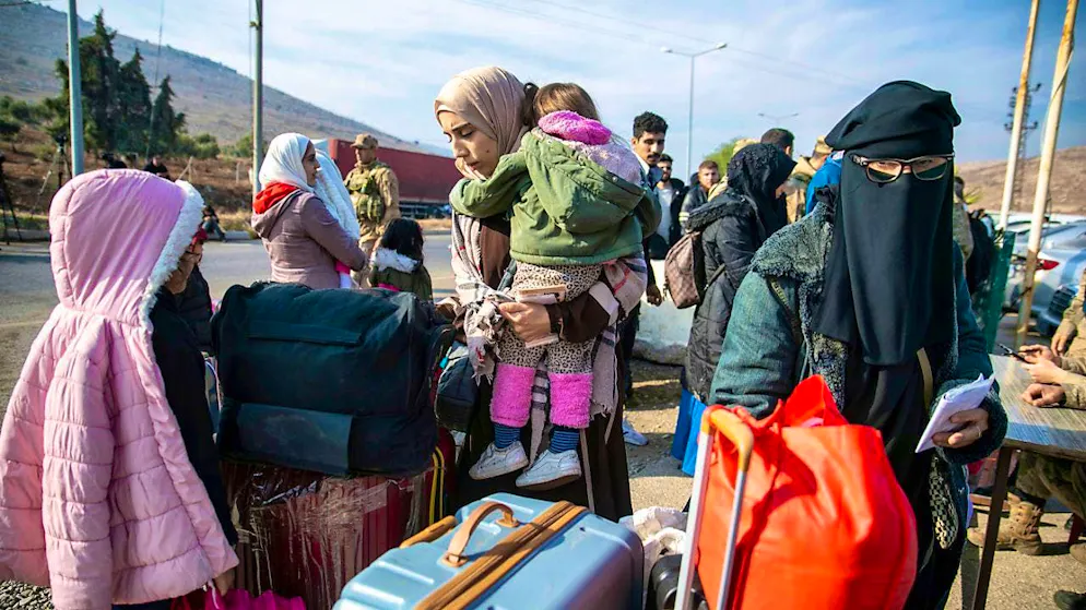 Syrian families wait at the Cilvegozu border crossing near the southern Turkish city of Antakya to cross from Turkey into Syria. Photo: Metin Yoksu/AP/dpa
