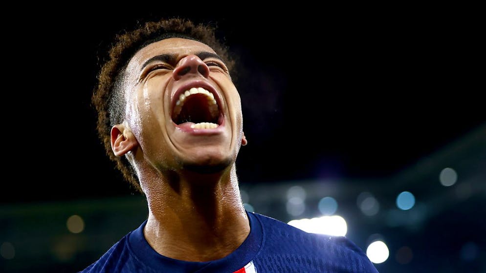 Real Madrid atmet auf, Leverkusen gewinnt Spitzenspiel - Gallery. Der junge Pariser Désiré Doué freut sich über das 3:0 in Salzburg