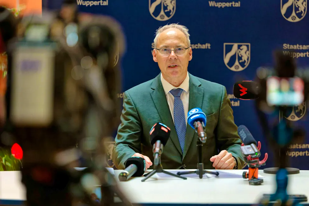 Trial begins in Schumacher blackmail case. Chief public prosecutor Wolf-Tilmann Baumert on the filing of charges of attempted blackmail against the Schumacher family.