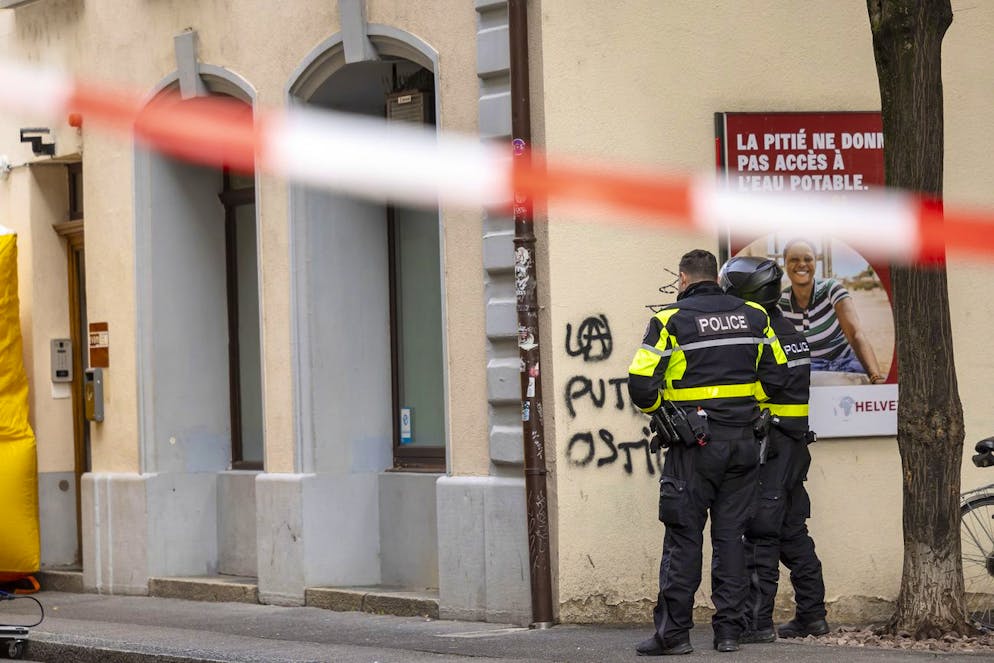 Patrouillen und die schnelle Eingreiftruppe der Kantonspolizei stehen im Einsatz.
