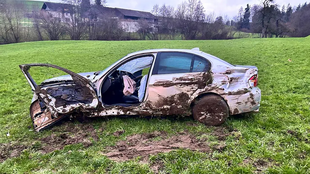 Das Auto überschlug sich mehrfach.