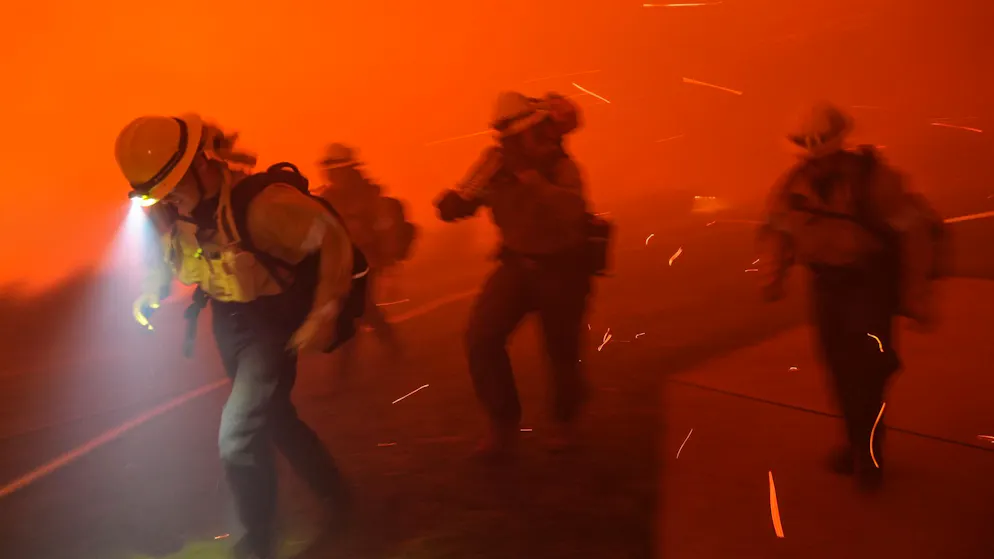 Waldbrand in Malibu breitet sich rasch aus - Gallery. Im kalifornischen Malibu kämpft die Feuerwehr gegen einen rasch wachsenden Waldbrand.
