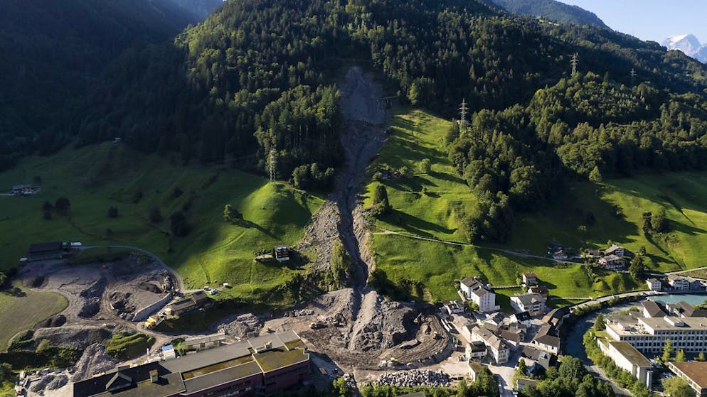 Für die Massnahmen, die nach den Erdrutschen bei der Wagenrunse in Schwanden GL nötig wurden, spricht die Glarner Regierung Kantonsbeiträge von rund 7,4 Millionen Franken. (Archiv)