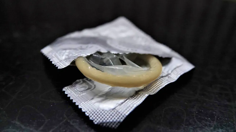 Le "stealthing" ne doit pas être explicitement interdit, selon le Conseil des Etats. La révision du code pénal en matière sexuelle suffira à réprimer l'infraction, a estimé mardi une majorité (illustation).