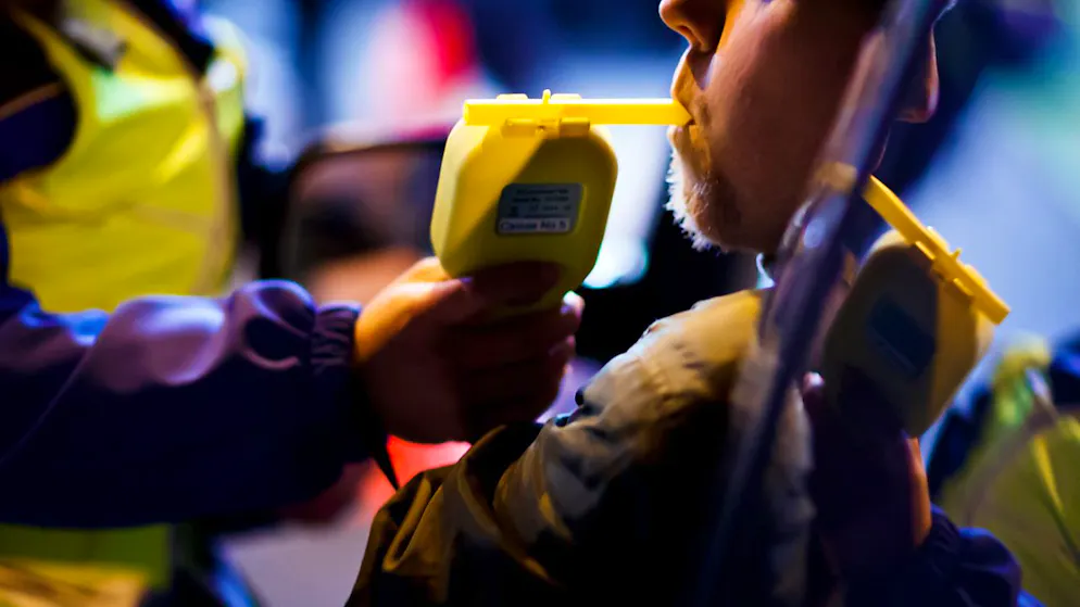 15 Prozent der Auto- und Motorradlenkenden schätzt eine Alkoholkontrolle als eher oder sehr wahrscheinlich ein. (Archivbild)