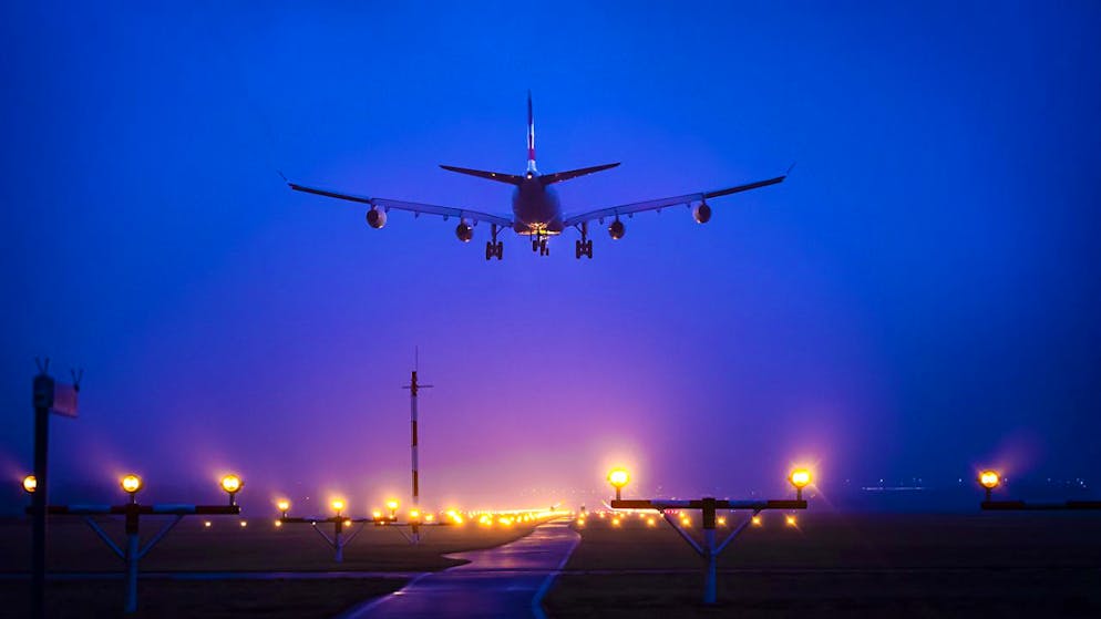 Das Fliegen dürfte teurer werden. Gründe sind vor allem steigende Gebühren und Kosten, die das Flugangebot verteuern.(Symbolbild)