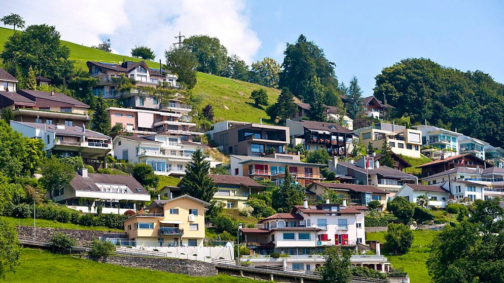 Die Zinsen für Festhypotheken sind im laufenden Jahr insbesondere dank den Leitzinssenkungen der Schweizerischen Nationalbank deutlich gesunken, wie eine Analyse des Vergleichsportals Comparis zeigt.(Symbolbild)