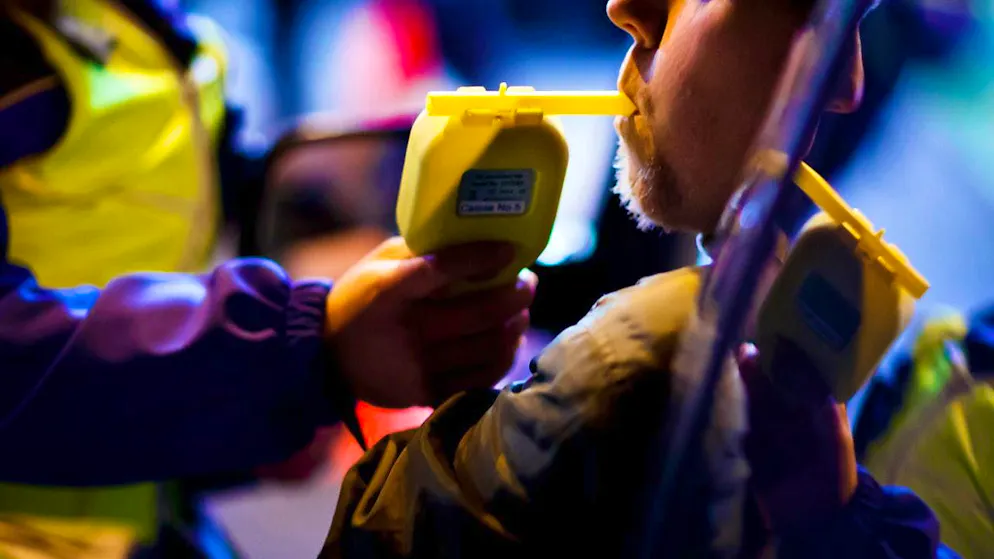 15 percent of car and motorcycle drivers consider an alcohol check to be somewhat or very likely. (archive image)