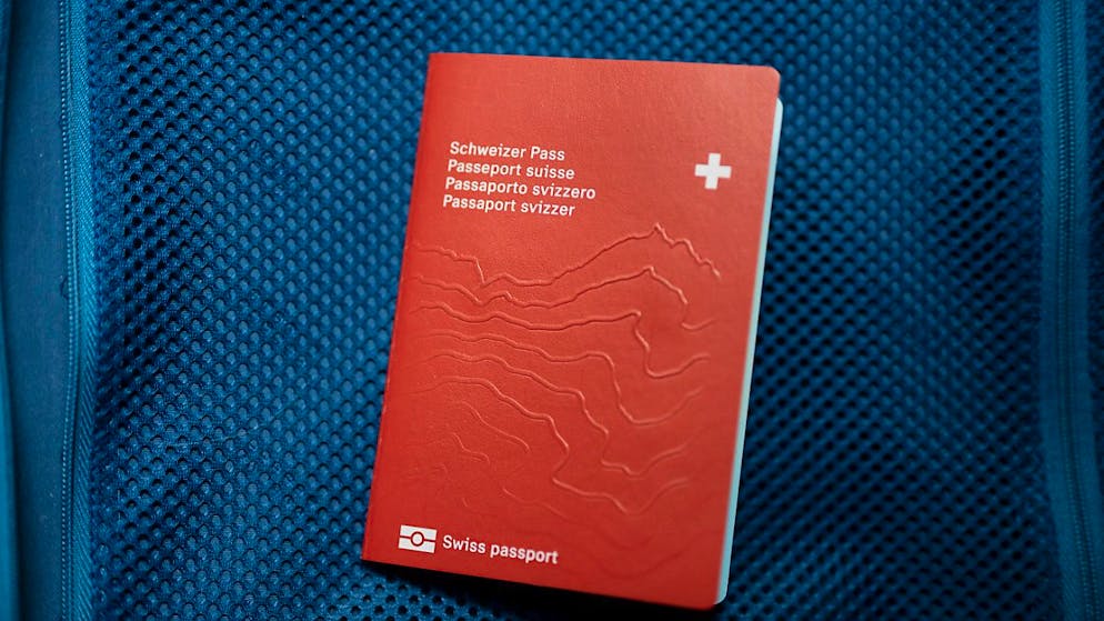 Der Mann soll jetzt laut Gericht den Schweizer Pass erhalten. (Symbolbild)