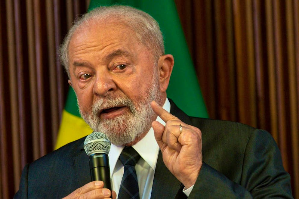 Brazil's President Luiz Inácio Lula da Silva has complained of headaches following a fall in October.