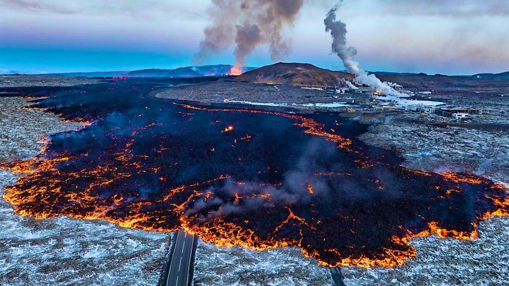 ARCHIVE - Active lava flows on the road to the Blue Lagoon. Photo: Marco di Marco/AP/dpa