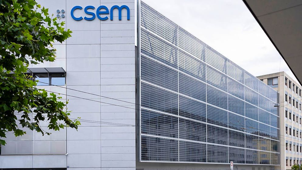 Der CSEM-Hauptsitz in Neuenburg. Neu wird das ursprünglich für die Uhrenindustrie geschaffene Forschungszentrum auch über eine Aussenstelle im Kanton Schwyz verfügen. (Archivaufnahme)