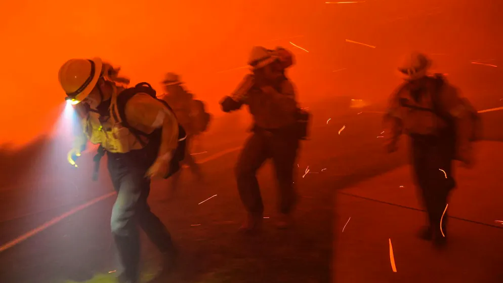 Forest fire in Malibu spreads rapidly - Gallery. In Malibu, California, firefighters are battling a rapidly growing forest fire.