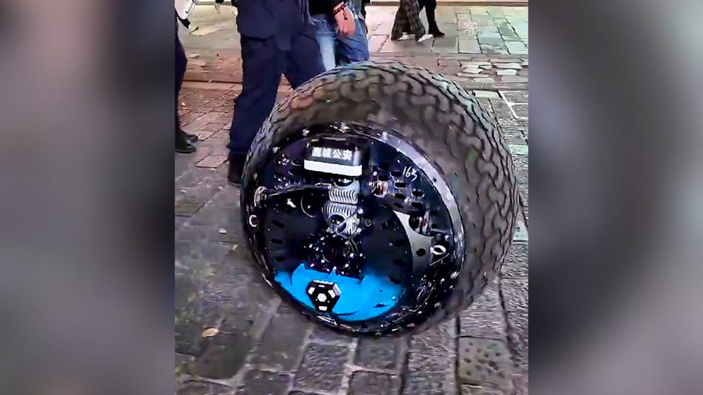 Neues Polizeigadget. Superreifen-Robocop auf Verbrecherjagd
