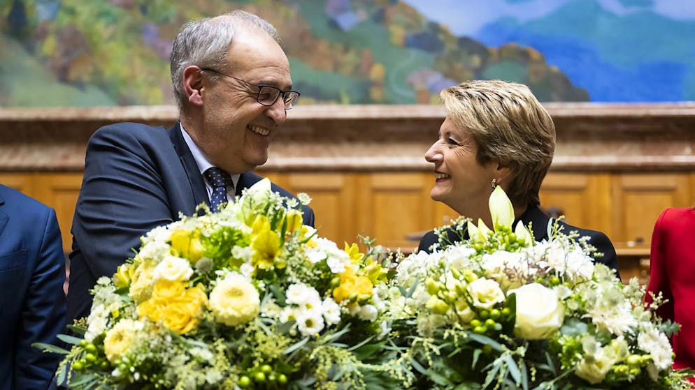 Karin Keller-Sutter und Guy Parmelin nach ihrer Wahl zur Bundespräsidentin für 2025 und zum Vizepräsidenten des Bundesrates.