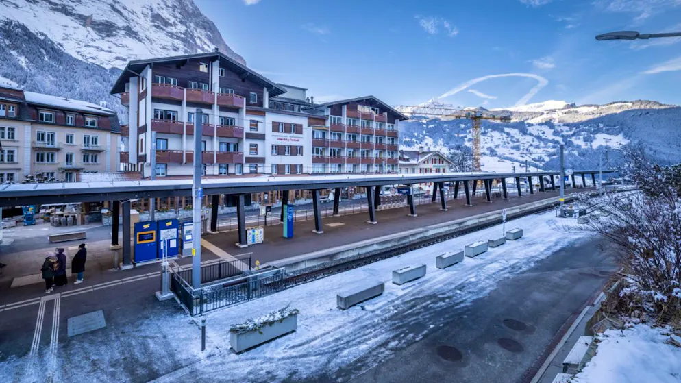 Ein überdachtes und breiteres Mittelperron soll den Reisenden am Bahnhof Grindelwald mehr Platz und Schutz vor der Witterung bieten.