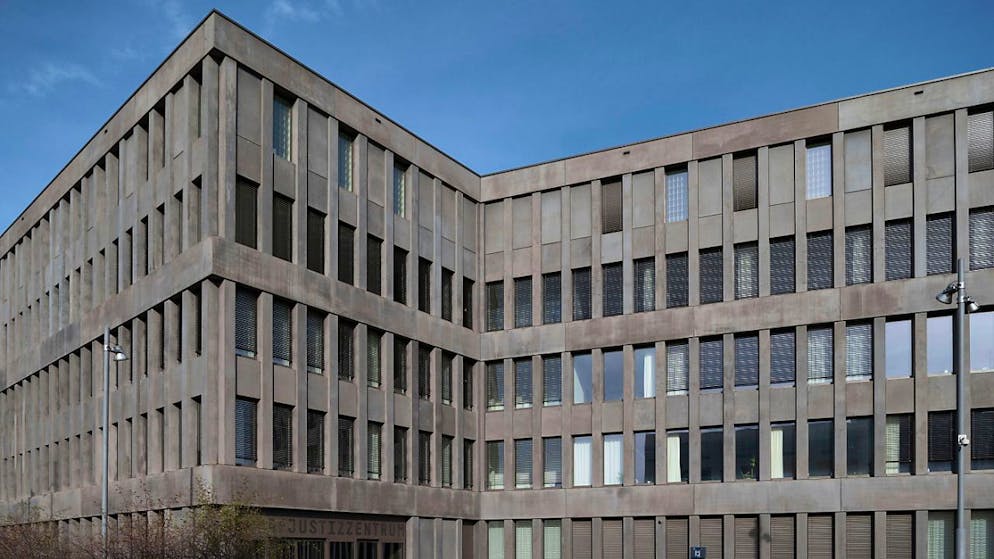 Der 60-Jährige steht seit Mittwochmorgen wegen Mordes vor dem Baselbieter Strafgericht in Muttenz. (Archivbild)