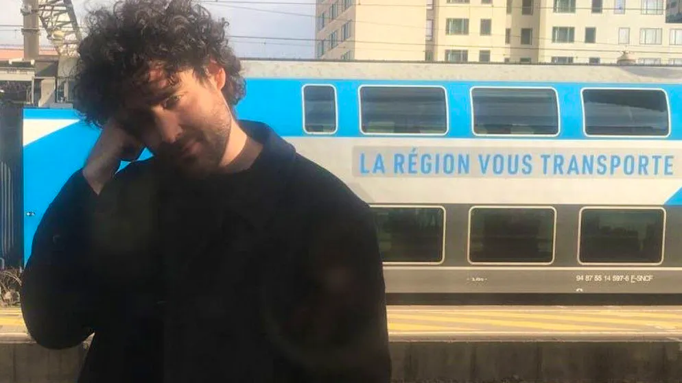 Der Bieler Autor und Künstler Colin Bottinelli hat das "Ici & Ailleurs"-Stipendium des Kantons Bern erhalten.