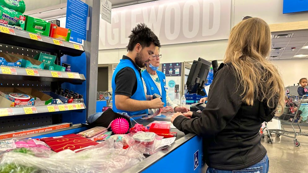 In den USA hat sich der Preisauftrieb im November wie erwartet etwas verstärkt. Die Konsumentenpreise stiegen zum Vorjahresmonat um 2,7 Prozent. Im Vormonat hatte die Rate noch bei 2,6 Prozent gelegen. (Archivbild)