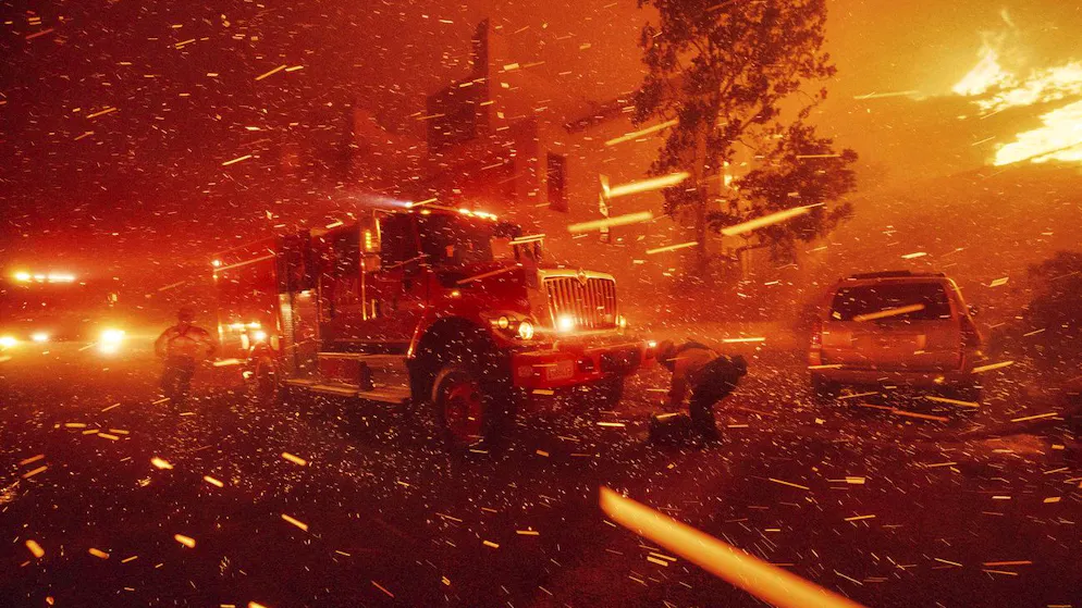 Waldbrand in Malibu breitet sich rasch aus - Gallery. Feuerwehrleute bekämpfen im Funkenregen das Franklin Fire in Malibu. (10. Dezember 2024) 