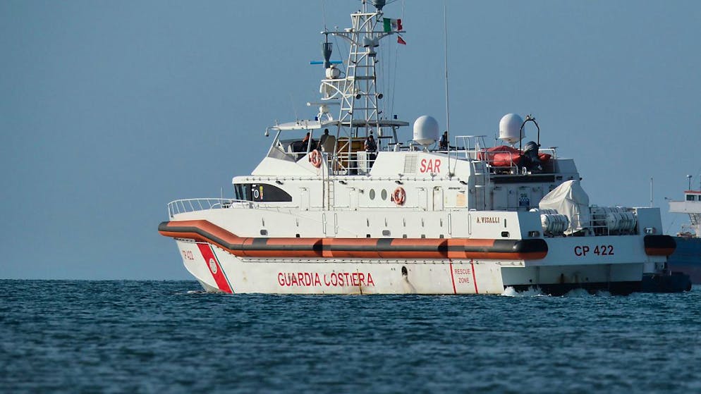 Se l'è vista davvero brutta una giovanissima su un barcone di migranti. (Immagine d'archivio).