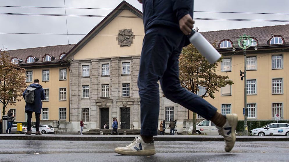 Das Bezirksgericht Zürich hat einen Solarunternehmer und Vermögensverwaltung zu einer Freiheitsstrafe von mehr als vier Jahren verurteilt. (Symbolbild)