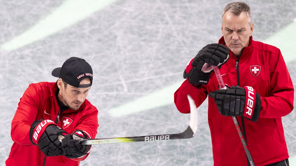 L'équipe de Suisse de Patrick Fischer (à gauche) veut fêter à Fribourg sa première victoire à domicile dans le cadre de l'Euro Hockey Tour.