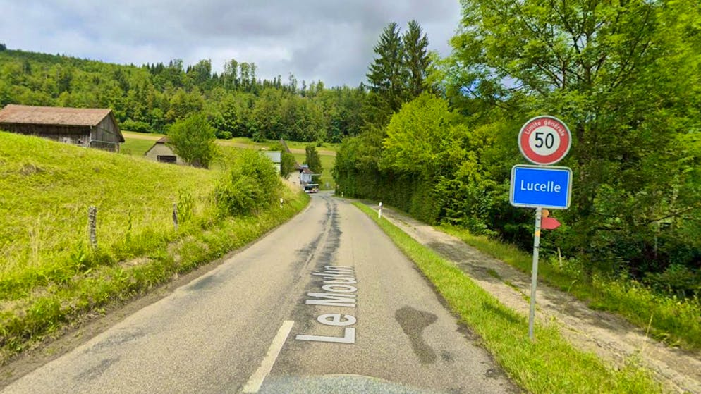 A l'entrée du hameau frontalier jurassien de Lucelle, la vitesse maximale est signalisée à 50 km/h.