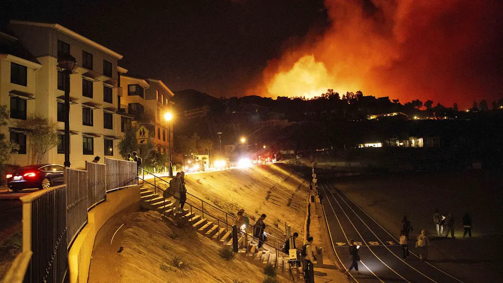 Waldbrand in Malibu breitet sich rasch aus - Gallery. Studenten verlassen die Pepperdine University in Malibu. (10. Dezember 2024)