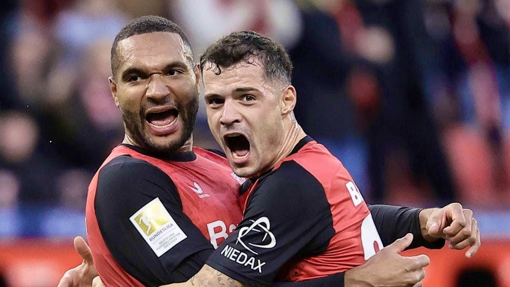 Granit Xhaka (r.) celebrates with Jonathan Tah.