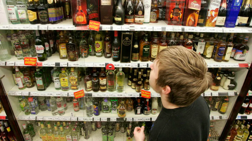 Bei Testkäufen haben im Raum Thun 26 Prozent der getesteten Betriebe gegen den Jugendschutz verstossen. (Symbolbild)