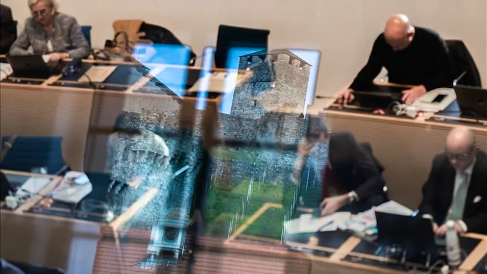 Acceso dibattito. «No» ai tagli su pedagogia speciale, musica e ginnastica, il voto sul preventivo slitta a giovedì