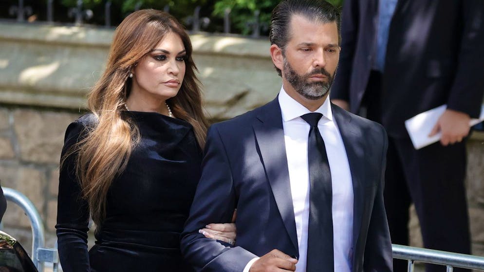 Kimberly Guilfoyle und Donald Trump Jr. im Juni 2022 bei der Beerdigung von Ivana Trump in New York.