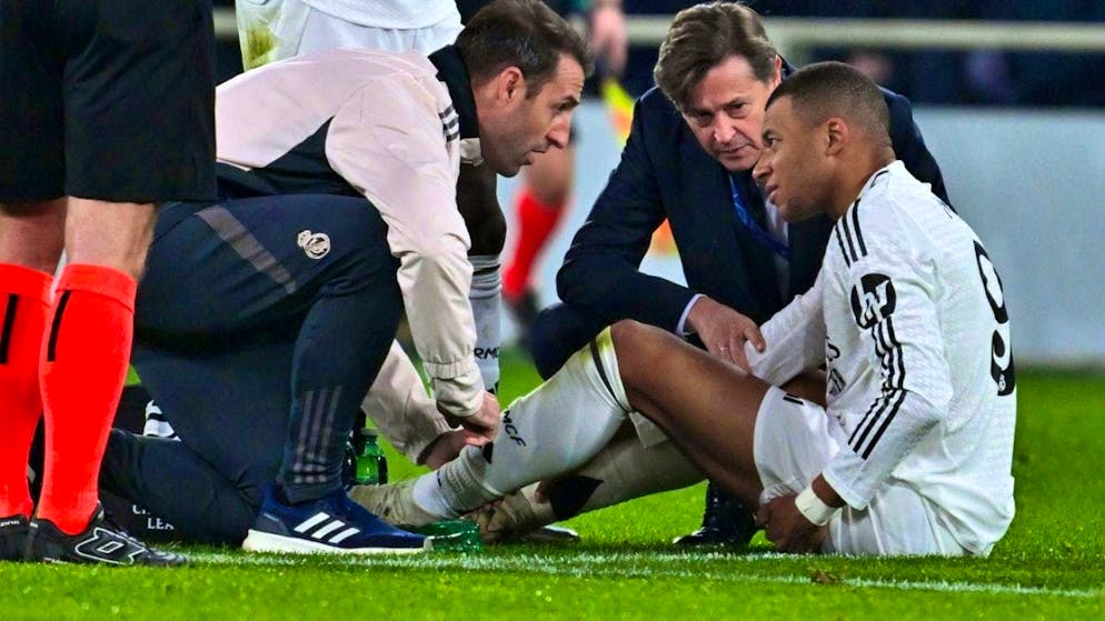 Kylian Mbappé had to be substituted after 36 minutes in Tuesday's important away win in the Champions League in Bergamo.