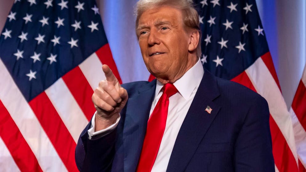 ARCHIV - Donald Trump, designierter Präsident der USA, kommt zu einem Treffen mit dem Kongresskomitee der Republikaner. Foto: Alex Brandon/AP/dpa