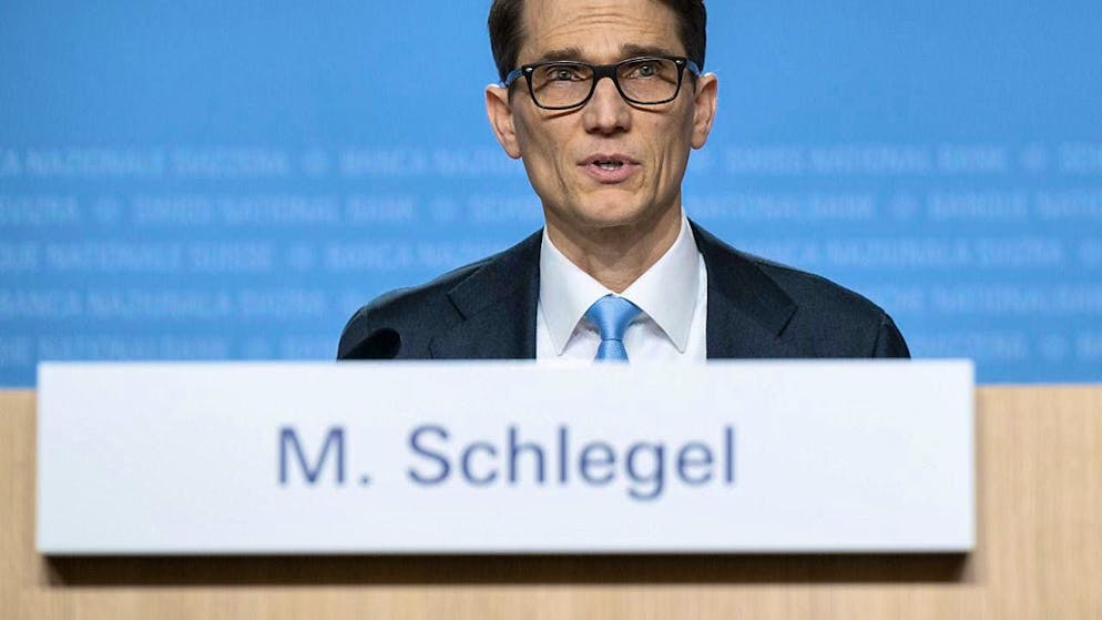 The new head of the SNB, Martin Schlegel, unpacks the interest rate hammer: The Swiss National Bank surprisingly halves the key interest rate to 0.5 percent. (archive picture)