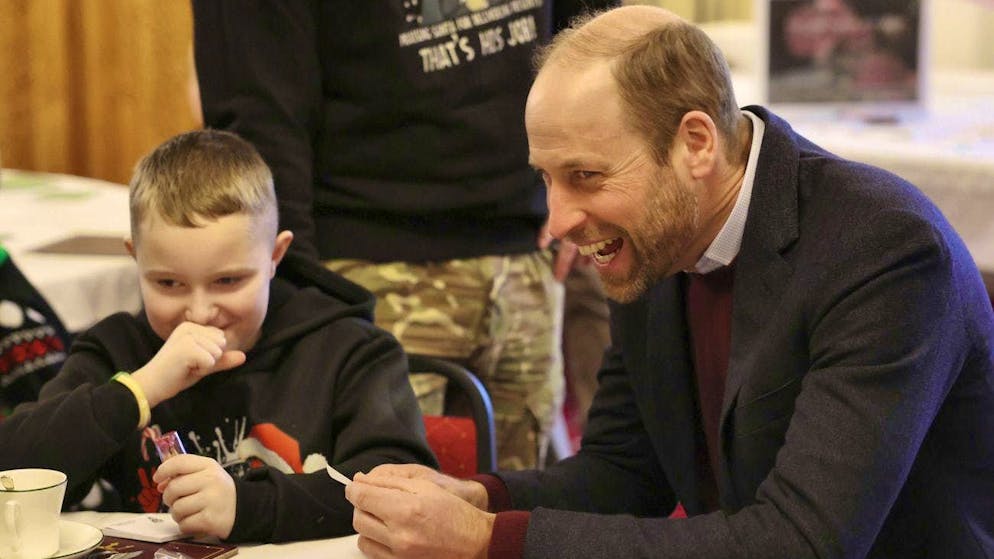 On December 10, the 1st Battalion of the Mercian Regiment held a Christmas party at Picton Barracks in Bulford, UK. Prince William was also a guest.