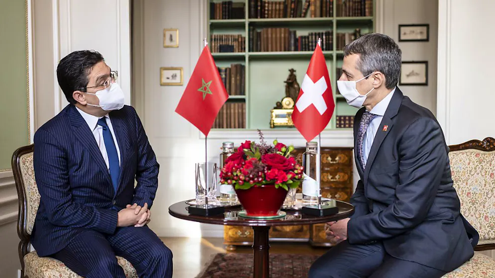 Bundesrat Ignazio Cassis bei einem Treffen mit dem marokkanischen Aussenminister Ende 2021. Der Uno-Migrationspakt helfe bei solchen Gesprächen mit Herkunftsländern, weil er eine "gemeinsame Sprache" bringe, sagte Cassis im September im Ständerat. (Archivbild
