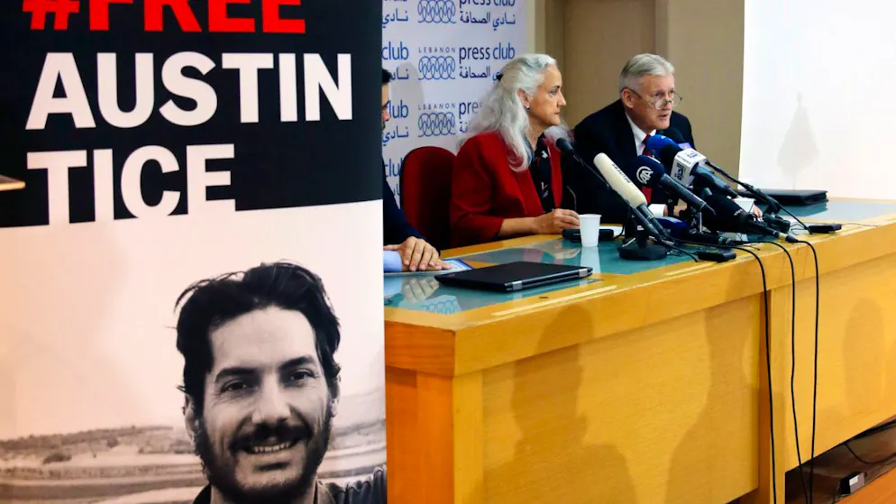 ARCHIV - Marc und Debra Tice, die Eltern des in Syrien vermissten Austin Tice, sprechen während einer Pressekonferenz. Foto: Bilal Hussein/AP/dpa