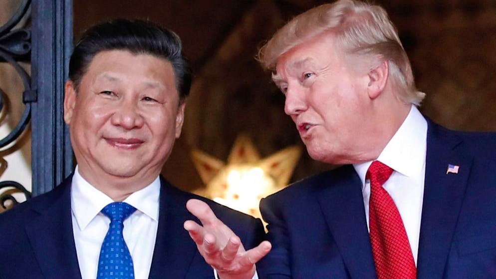 Donald Trump (rechts) empfängt Xi Jinping in Trumps Anwesen Mar-a-Lago. 