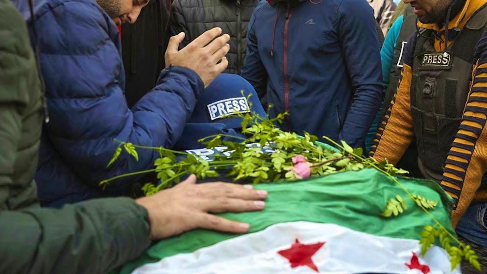 Attacks on journalists are on the rise: Colleagues and friends in Idlib mourn the death of Syrian photographer Anas Alkharboutli, who worked for the German news agency DPA. He was killed a week ago in an airstrike near the city of Hama. (archive picture)